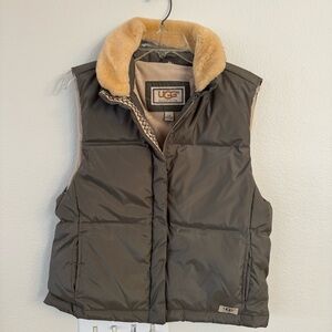 NWOT UGG Olive Green Puffer Vest with Faux Fur Collar